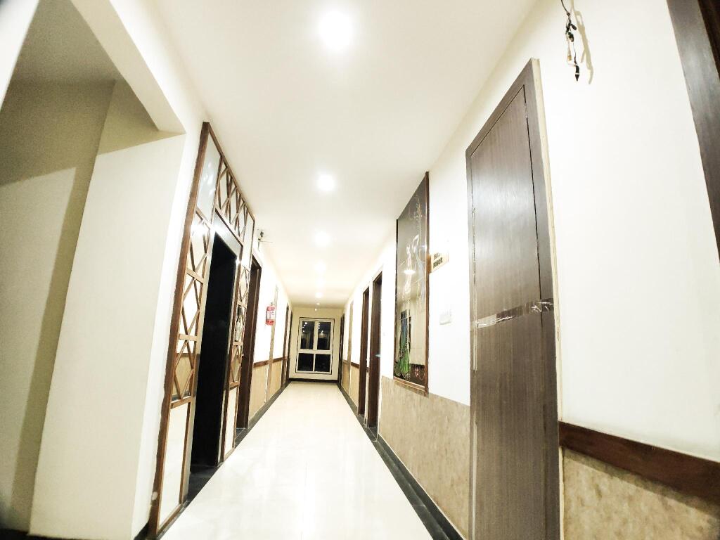 Рева: Hotel Landmark Residency