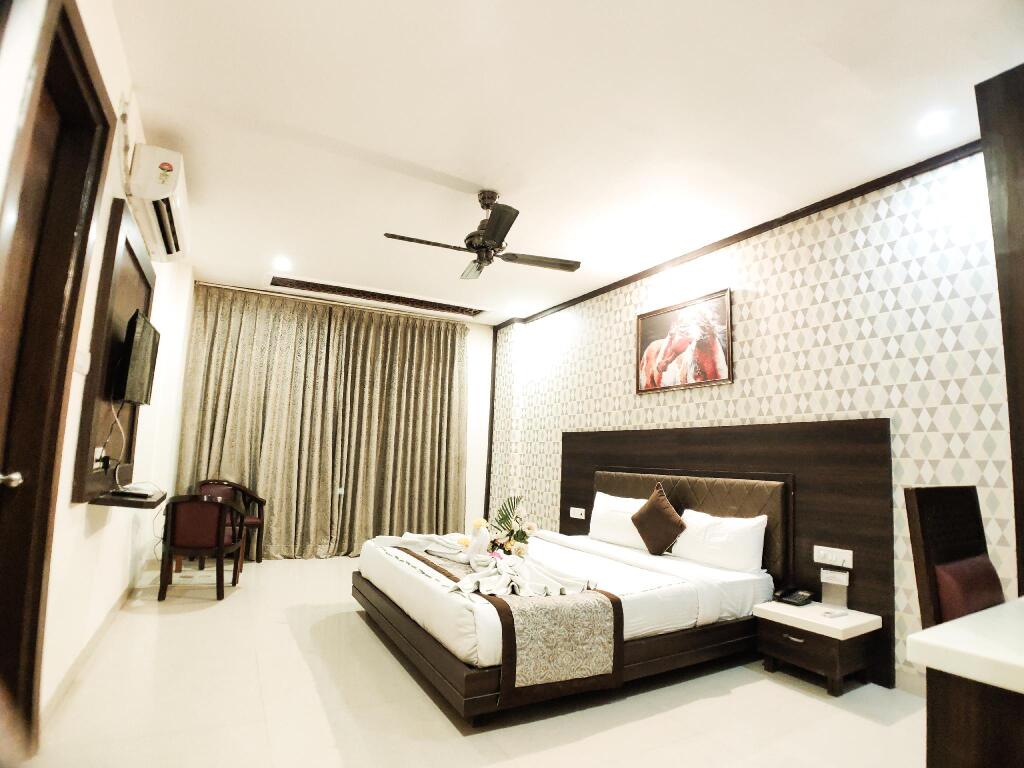 Рева: Hotel Landmark Residency