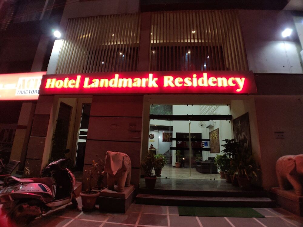 Рева: Hotel Landmark Residency