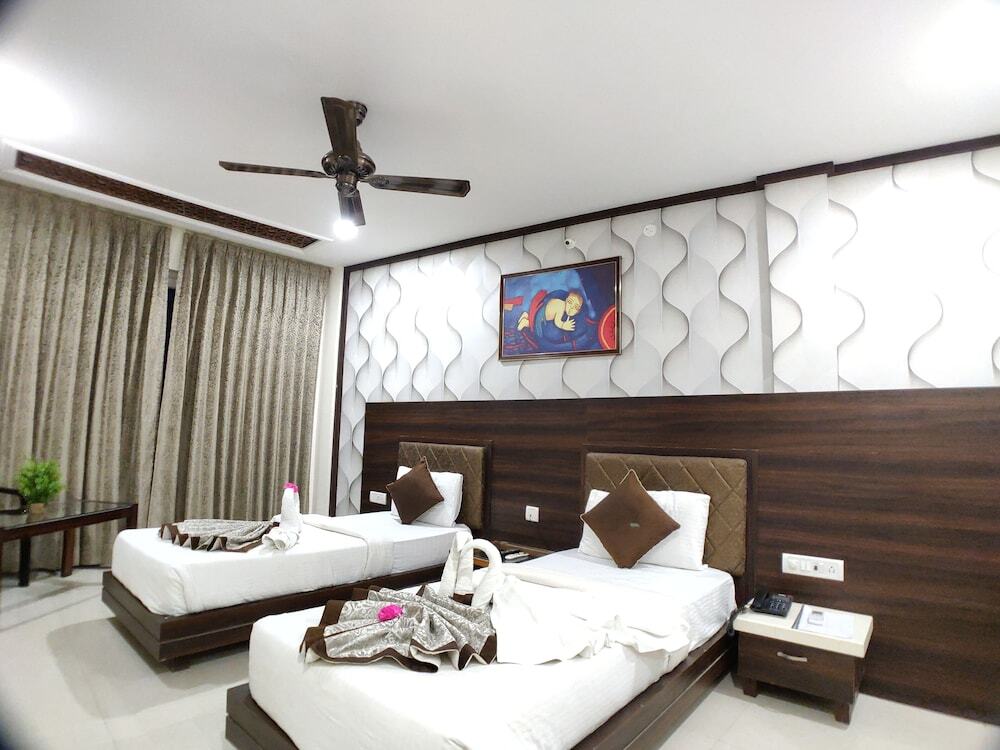 Рева: Hotel Landmark Residency