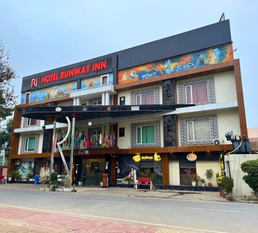 Сарнатх: Hotel Runway Inn