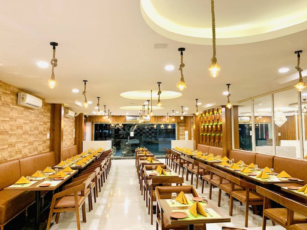 Шамшабад: Hotel Oak by signature Airport Zone