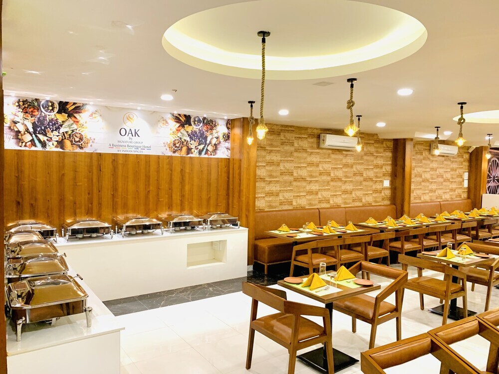 Шамшабад: Hotel Oak by signature Airport Zone