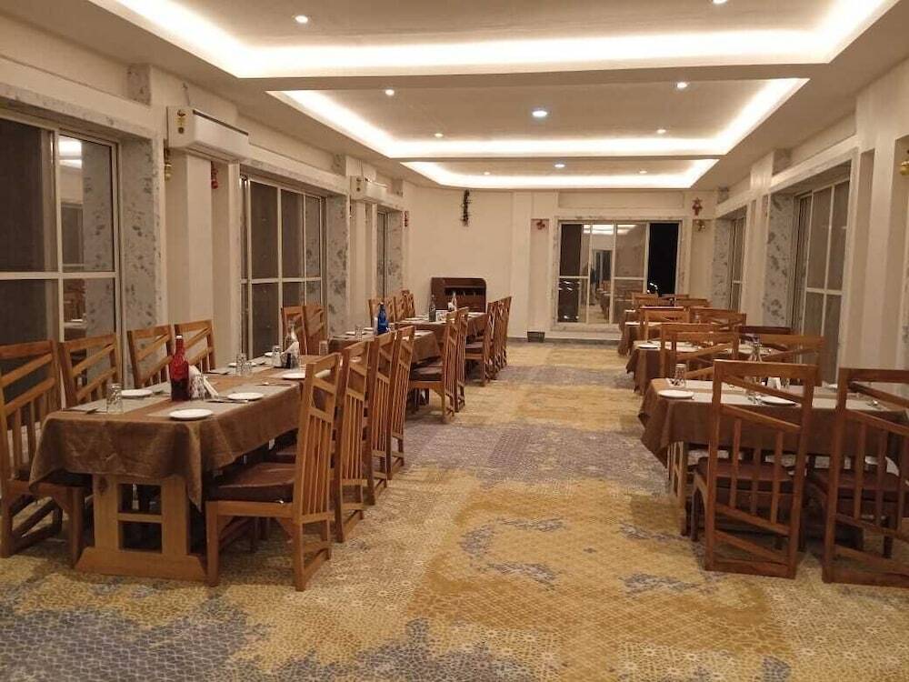 Шиллонг: La Nicholas Dei Da Kine Resort