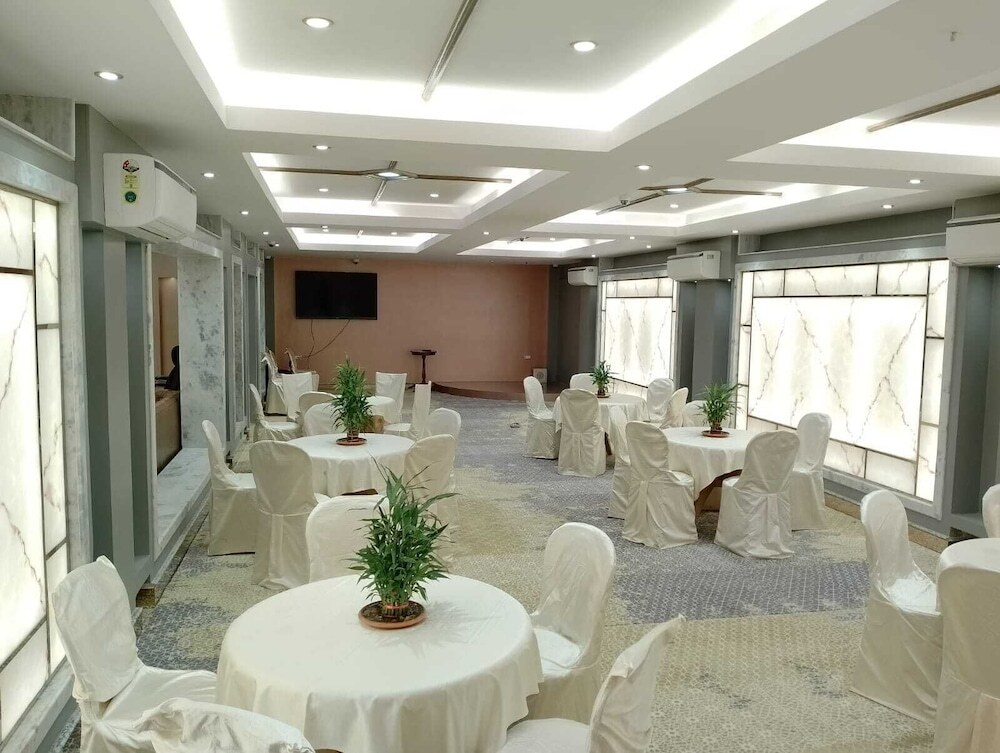 Шиллонг: La Nicholas Dei Da Kine Resort