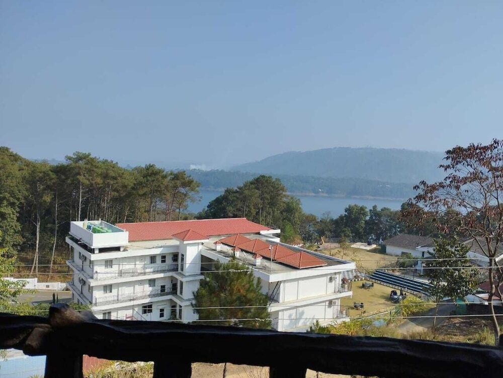 Шиллонг: La Nicholas Dei Da Kine Resort