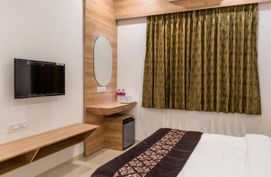 Сурат: Meridian hotel Banquets and Rooms