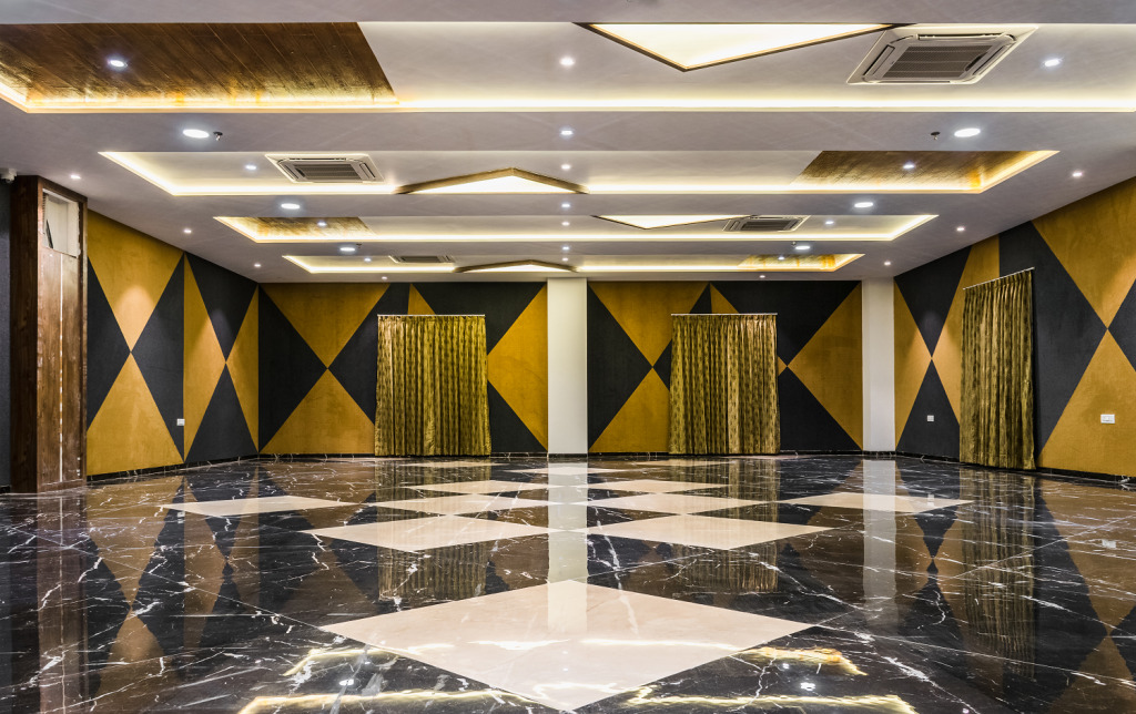 Сурат: Meridian hotel Banquets and Rooms