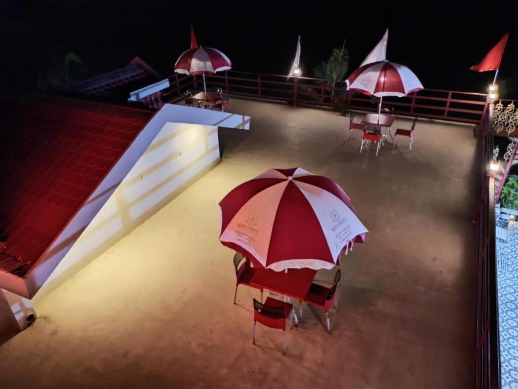 Тарапит: Gods County. Resort & Banquets