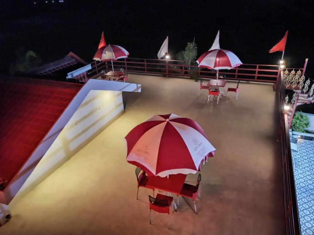 Тарапит: Gods County. Resort & Banquets