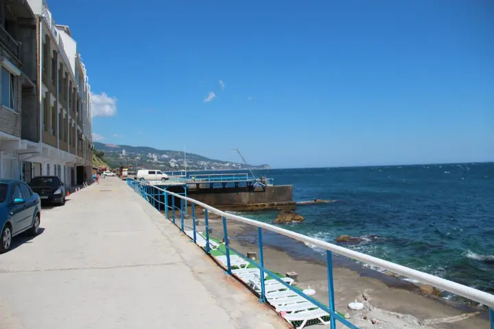Алупка: Апартаменты Берег 1