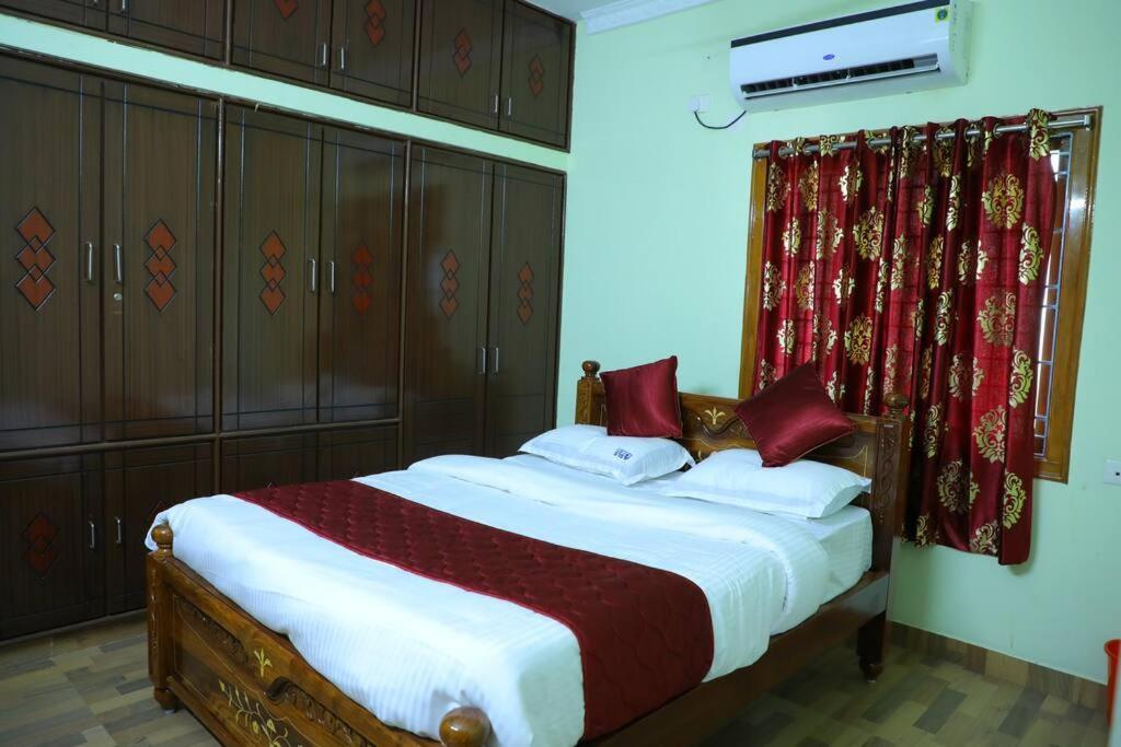 Тирупати: Sls Home Stay