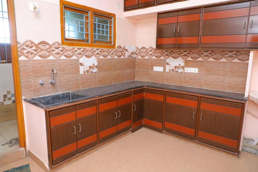 Тирупати: Sls Home Stay