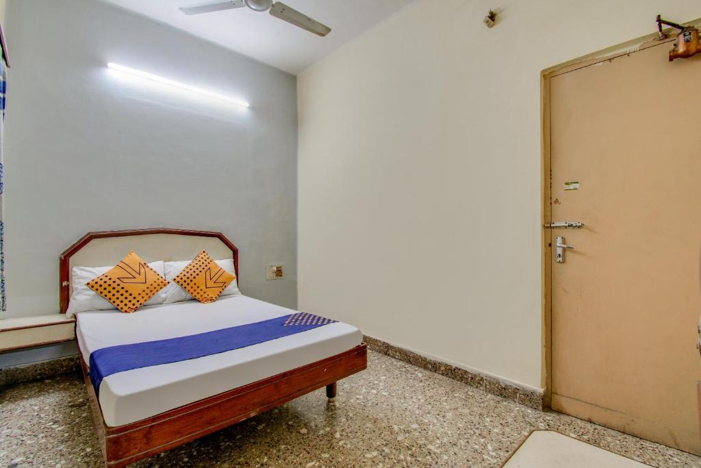 Тирупати: SPOT ON 65711 Hotel New Aiswarya