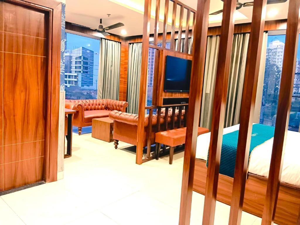 Зиракпур: Ronta World Hotels