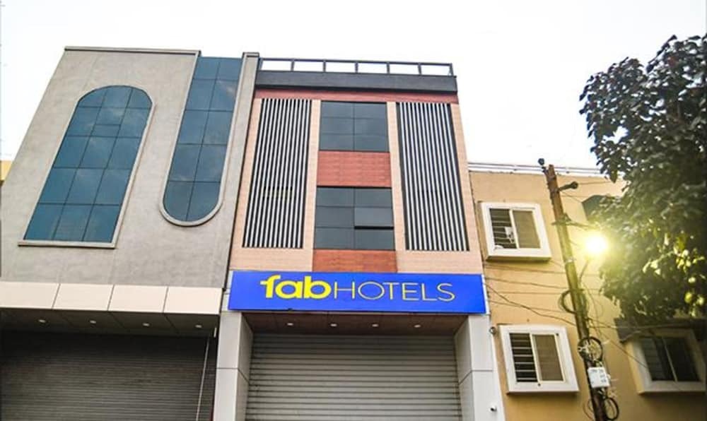 Индаур: Fabhotel Elite Residency