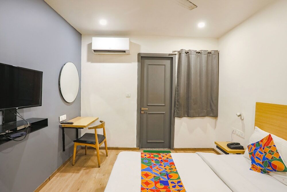 Нью-Дели: FabHotel A One Pitampura Inn
