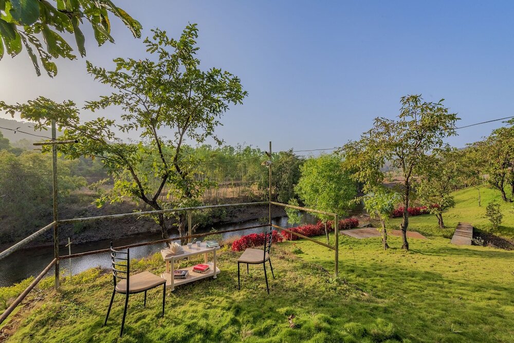 Лаваса: The Lazy River Cottage by cosmicstays