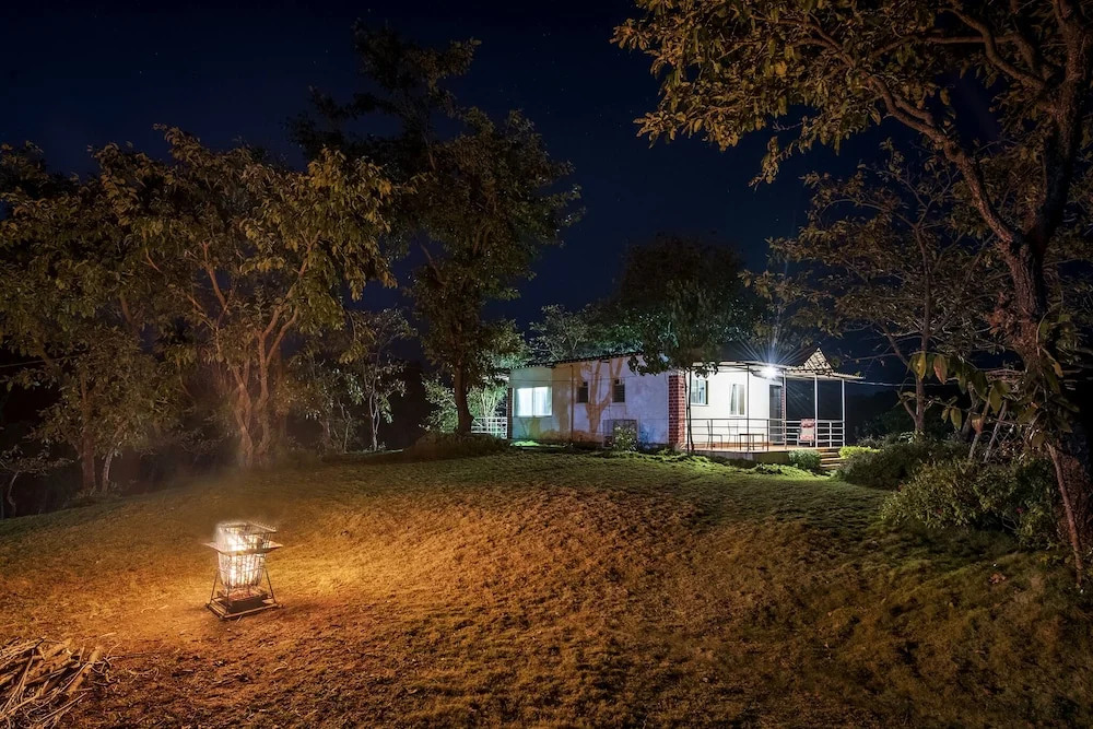 Лаваса: The Lazy River Cottage by cosmicstays