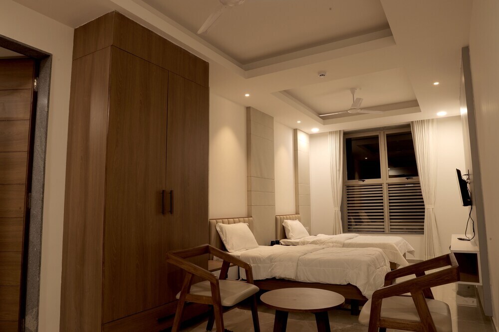 Бхудж: The Presidential Suites