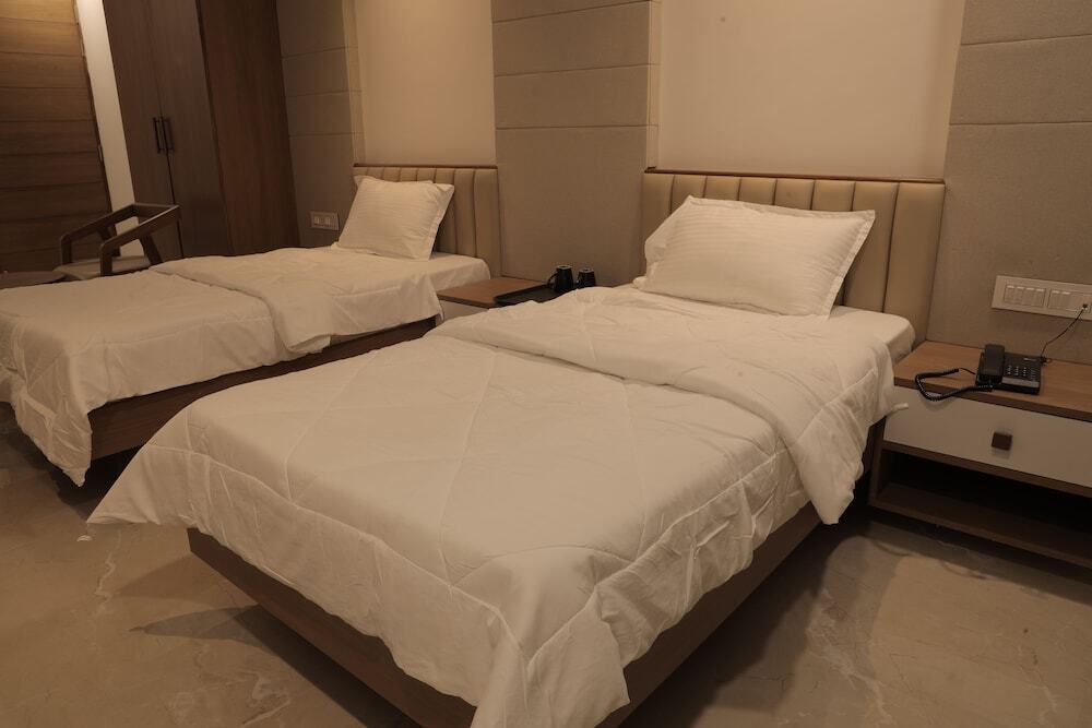 Бхудж: The Presidential Suites