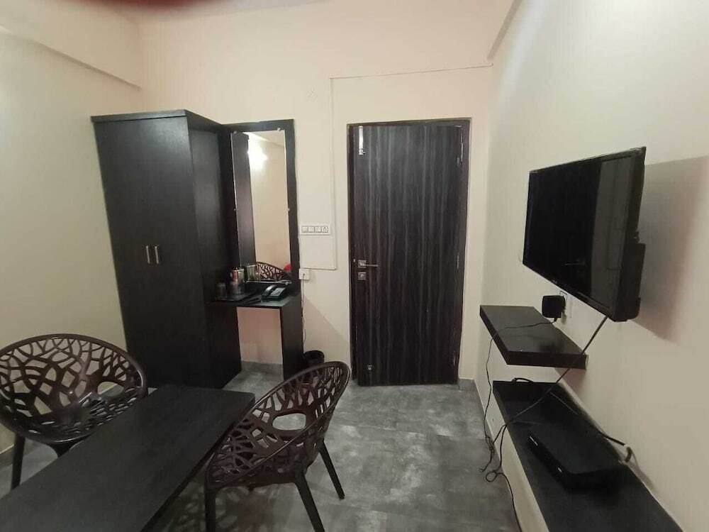 Бангалор: iROOMZ S V Comforts