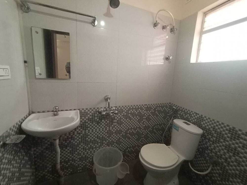 Бангалор: iROOMZ S V Comforts