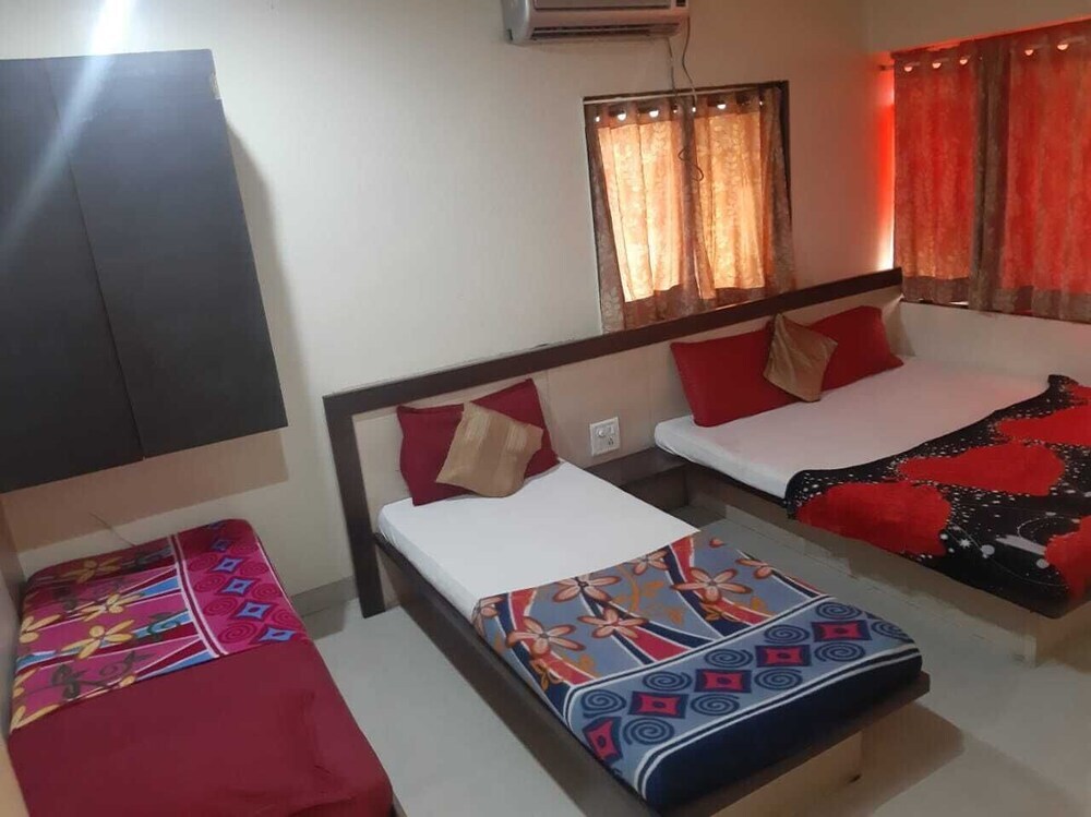 Ширди: Hotel Sachin - 50 Meters From Temple