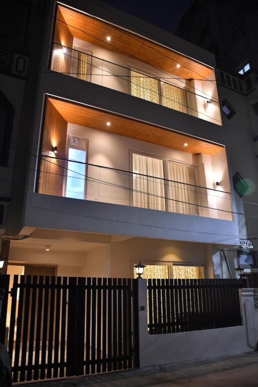 Хидерабад: Luxuryhouse-3br-free Car & Driver-balcony-wifi