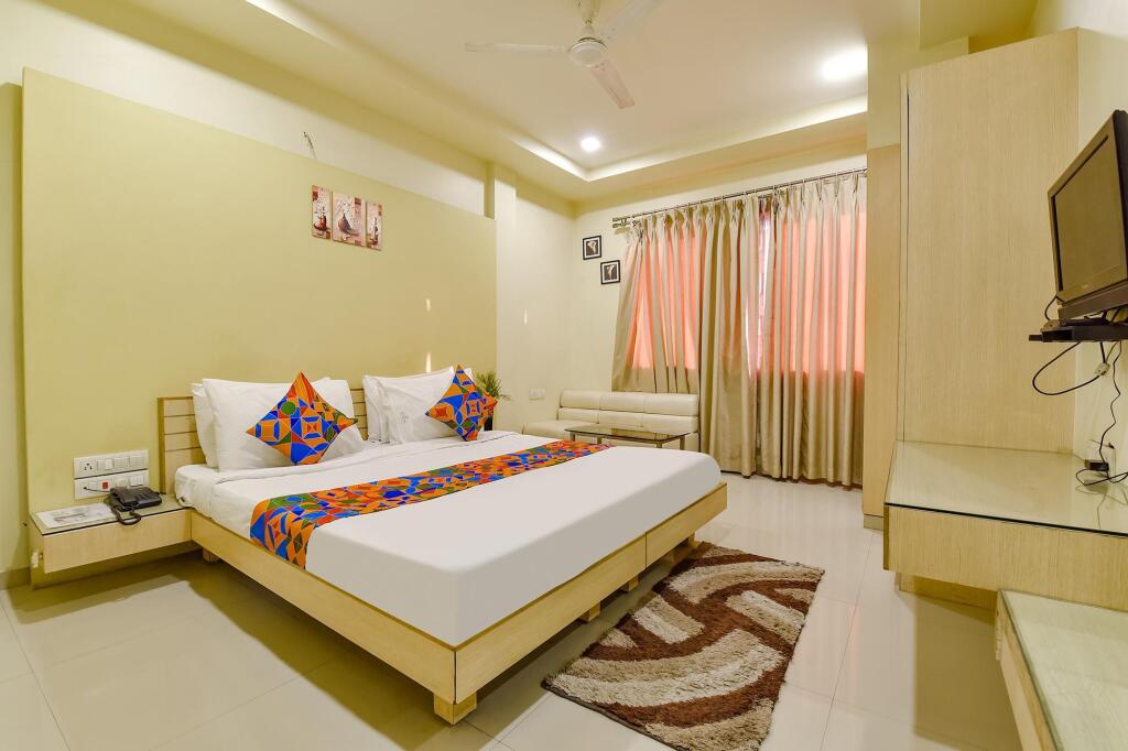 Сурат: Hotel Suncity