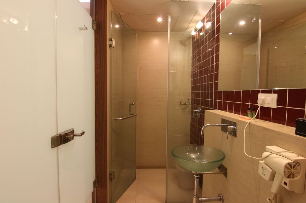 Мумбаи: OYO Premium Andheri East Seepz