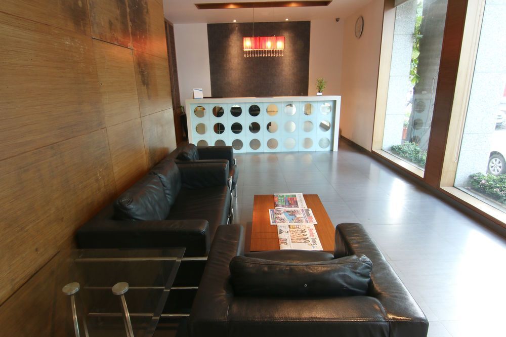 Мумбаи: OYO Premium Andheri East Seepz