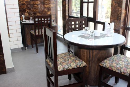 Тезпур: Aditya's Hotel Bikram