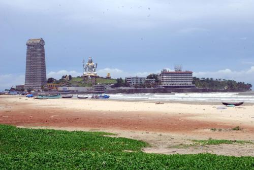 Мурудешвара: RNS Residency Sea View