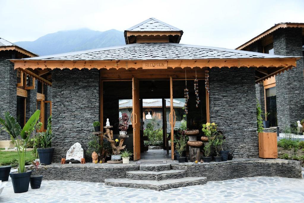 Кангра: Osho Himalayas