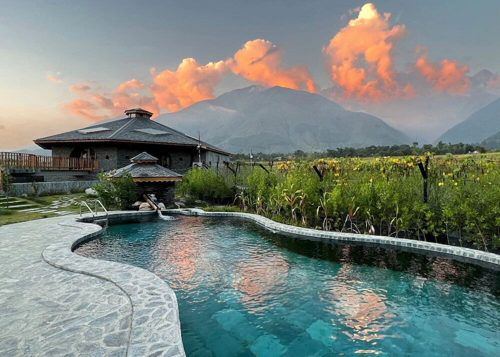 Кангра: Osho Himalayas