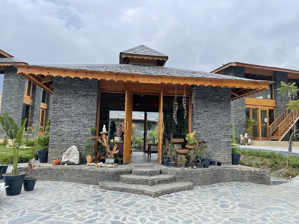 Кангра: Osho Himalayas