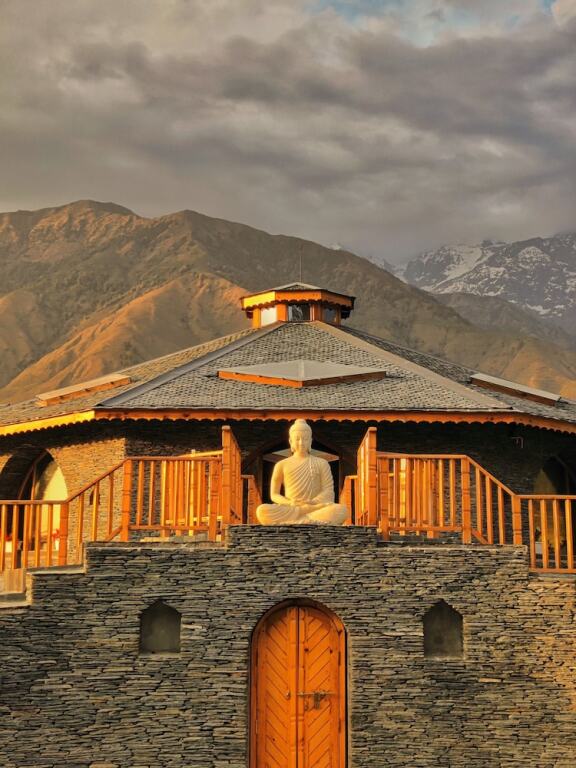 Кангра: Osho Himalayas