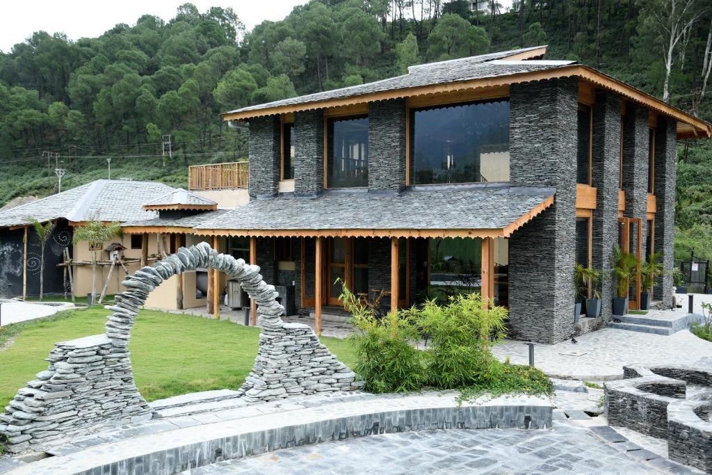 Кангра: Osho Himalayas