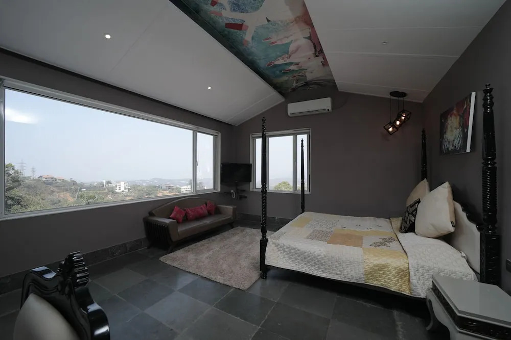 Лонавала: 360 South, Khandala