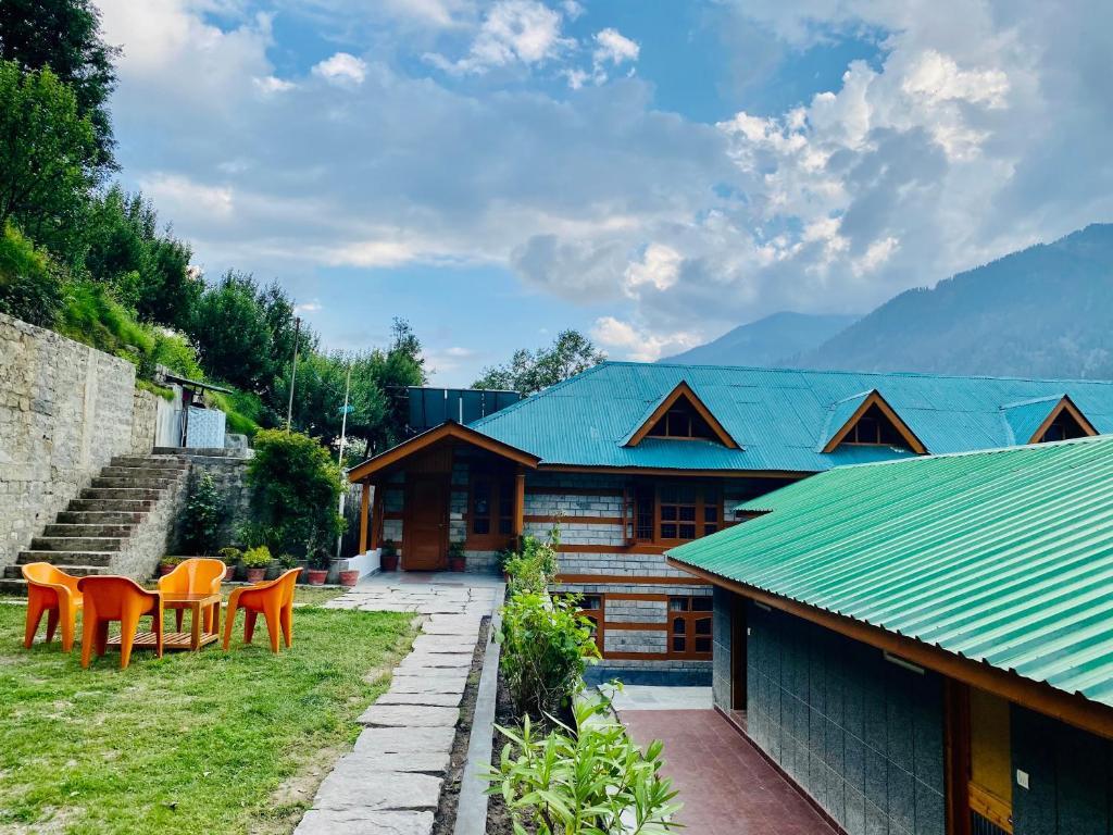 Манали: Snow Clad Resort, A True Riverview Resort Manali