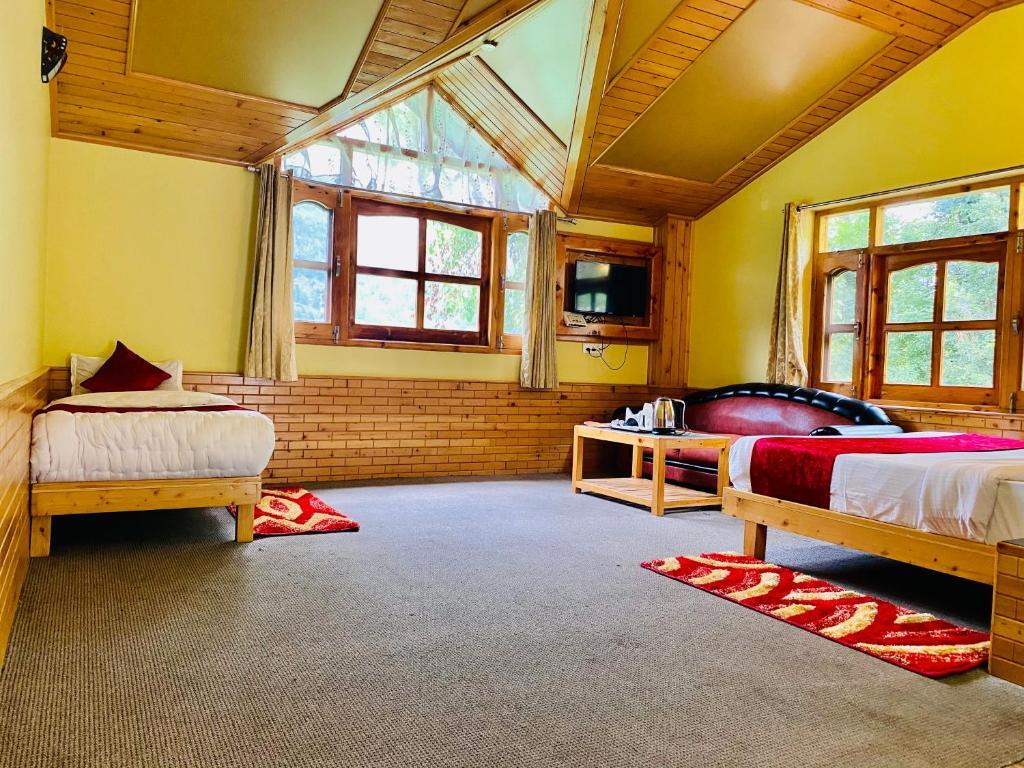 Манали: Snow Clad Resort, A True Riverview Resort Manali