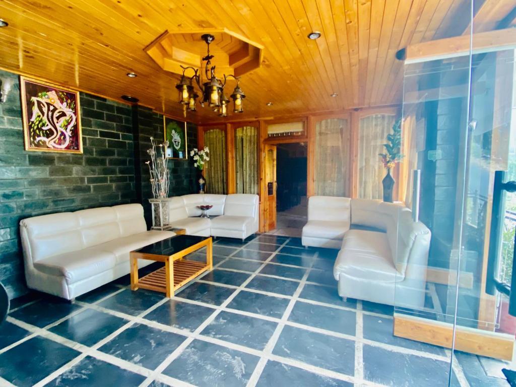 Манали: Snow Clad Resort, A True Riverview Resort Manali