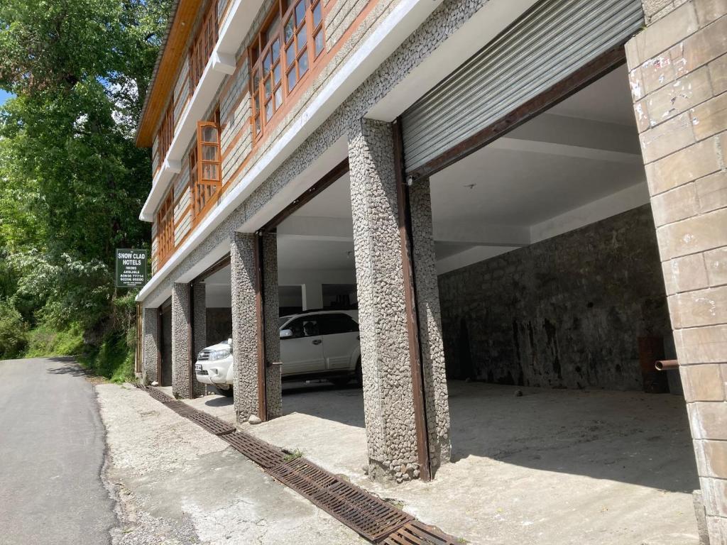 Манали: Snow Clad Resort, A True Riverview Resort Manali