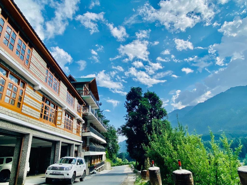 Манали: Snow Clad Resort, A True Riverview Resort Manali
