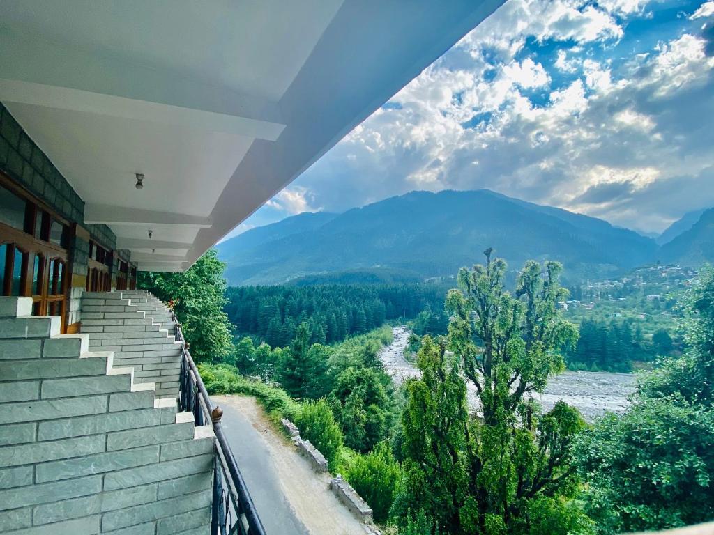Манали: Snow Clad Resort, A True Riverview Resort Manali