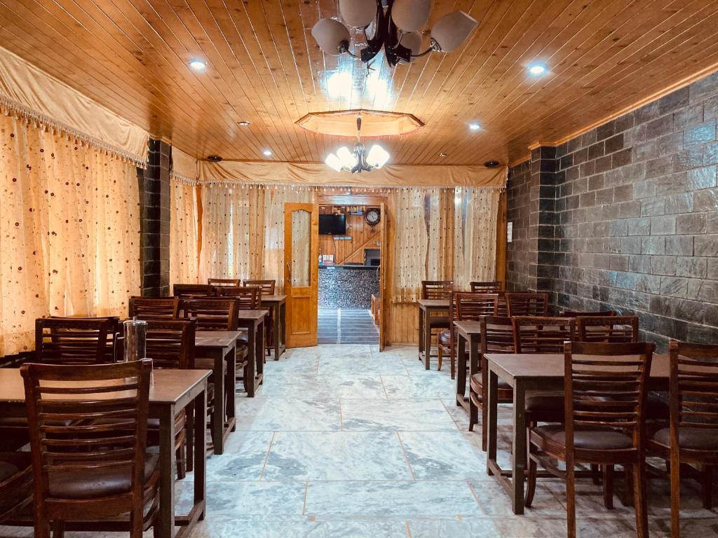 Манали: Snow Clad Resort, A True Riverview Resort Manali
