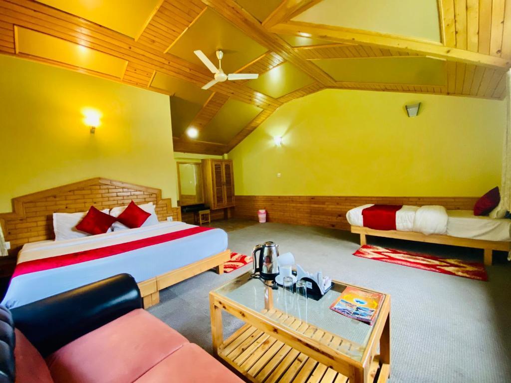Манали: Snow Clad Resort, A True Riverview Resort Manali
