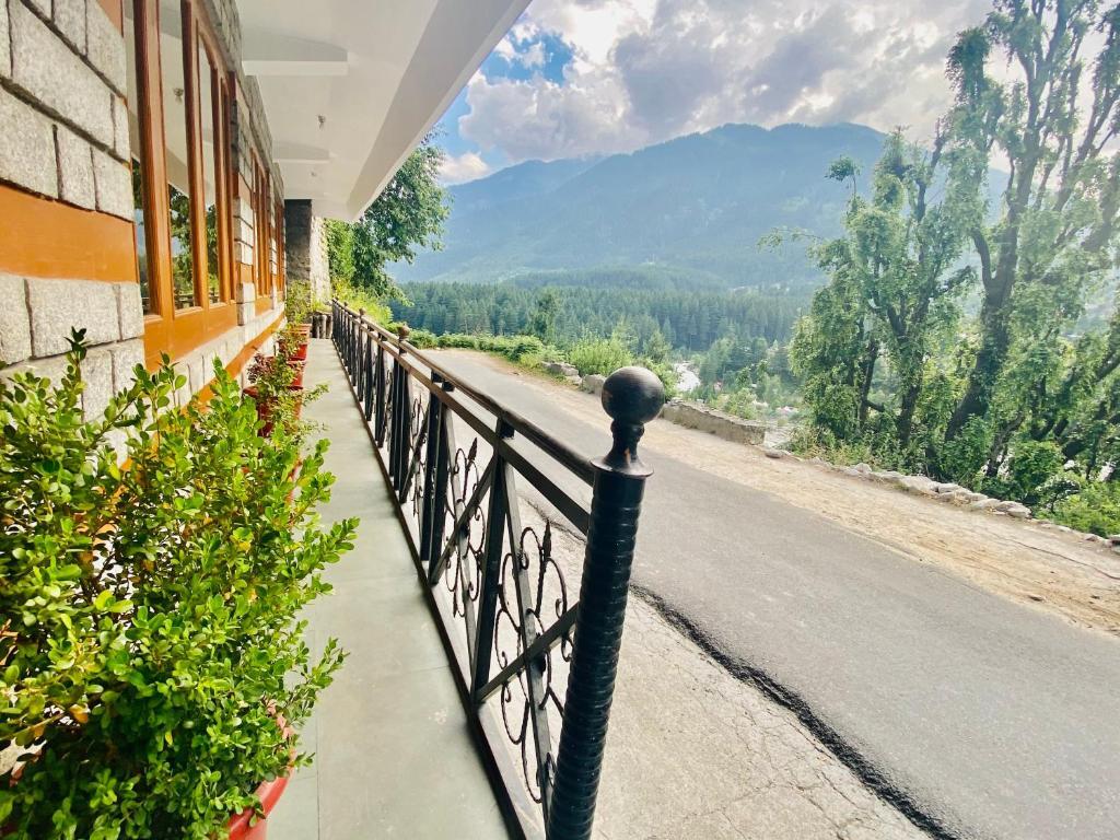 Манали: Snow Clad Resort, A True Riverview Resort Manali