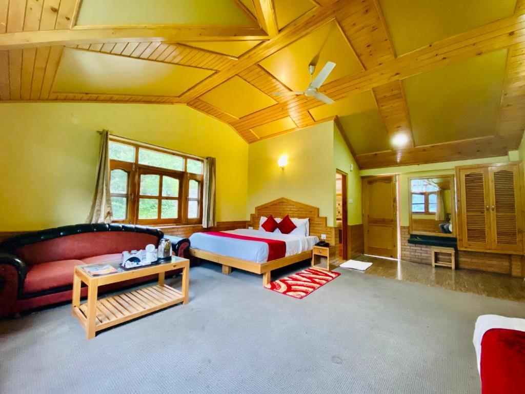 Манали: Snow Clad Resort, A True Riverview Resort Manali